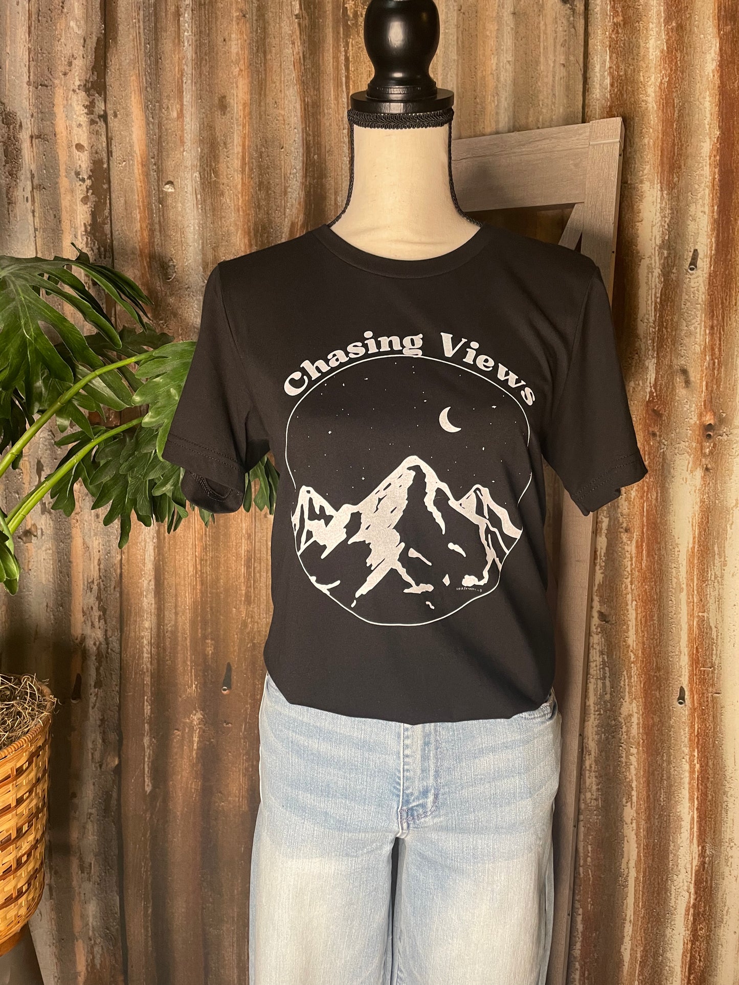 SHORT SLEEVE GRAPHIC BLACK T-SHIRT