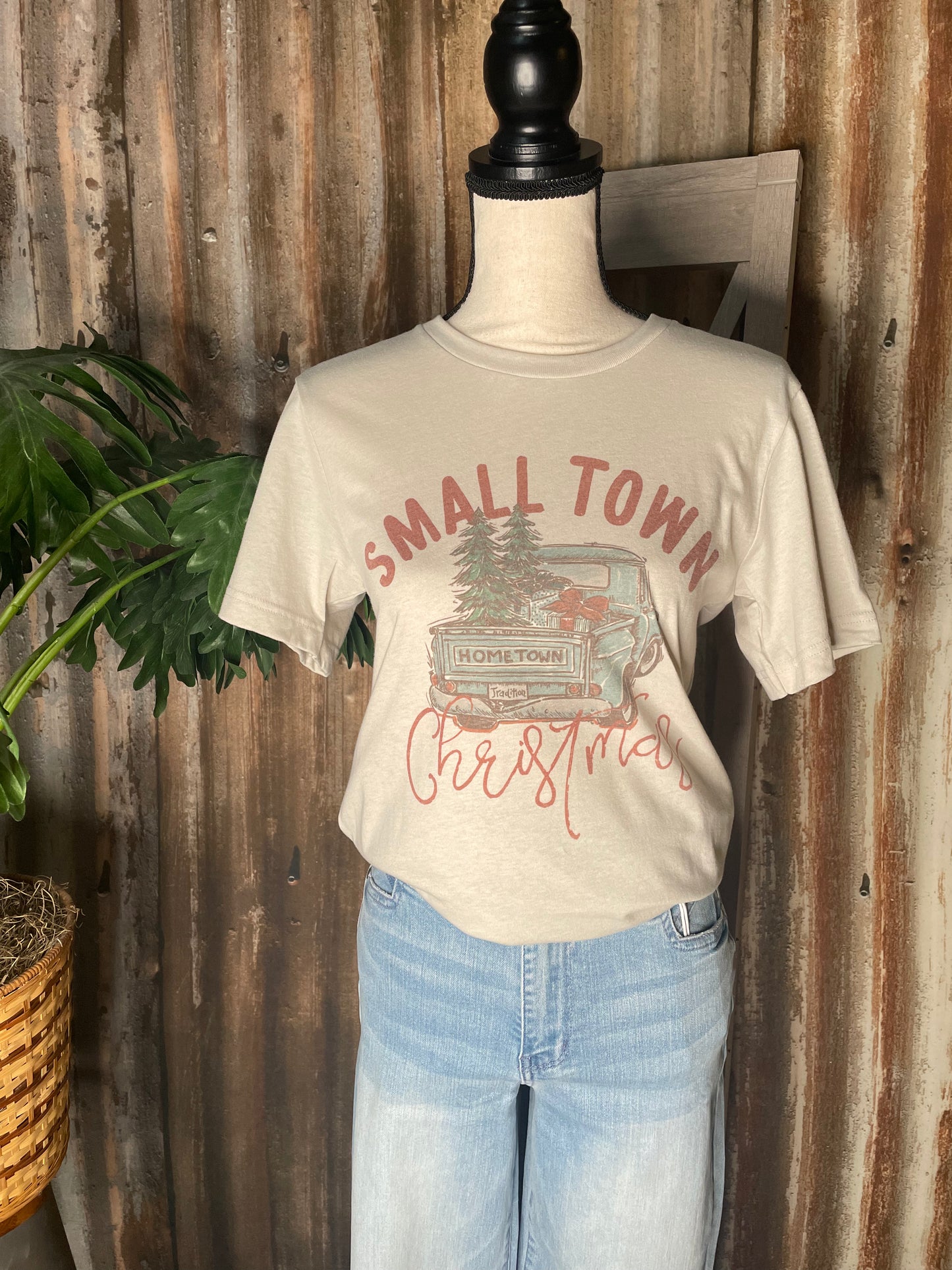 WOMENS GRAPHIC T-SHIRT SMALL TOWN CHRISTMAS