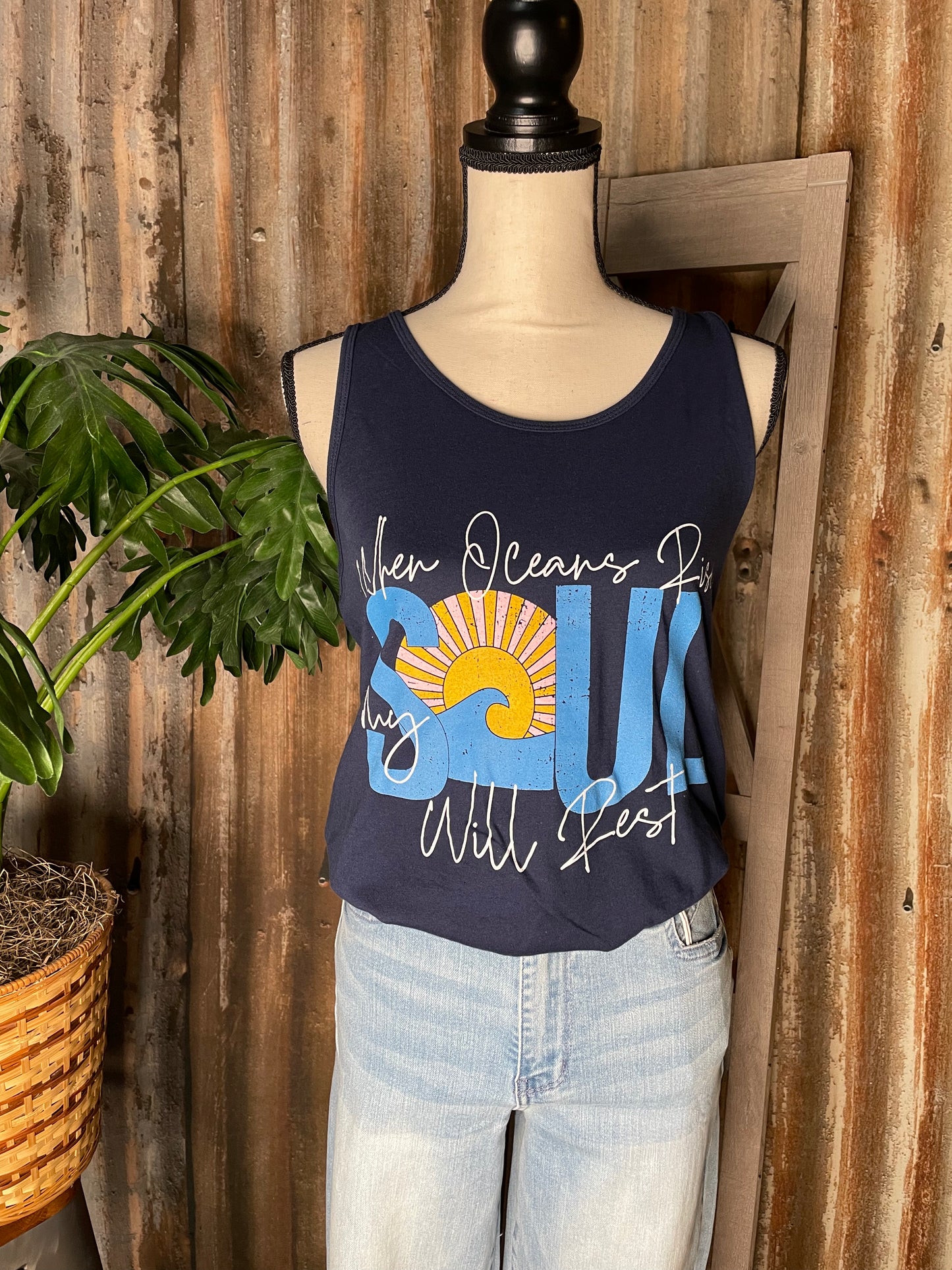GRAPHIC NAVY TANK TOP