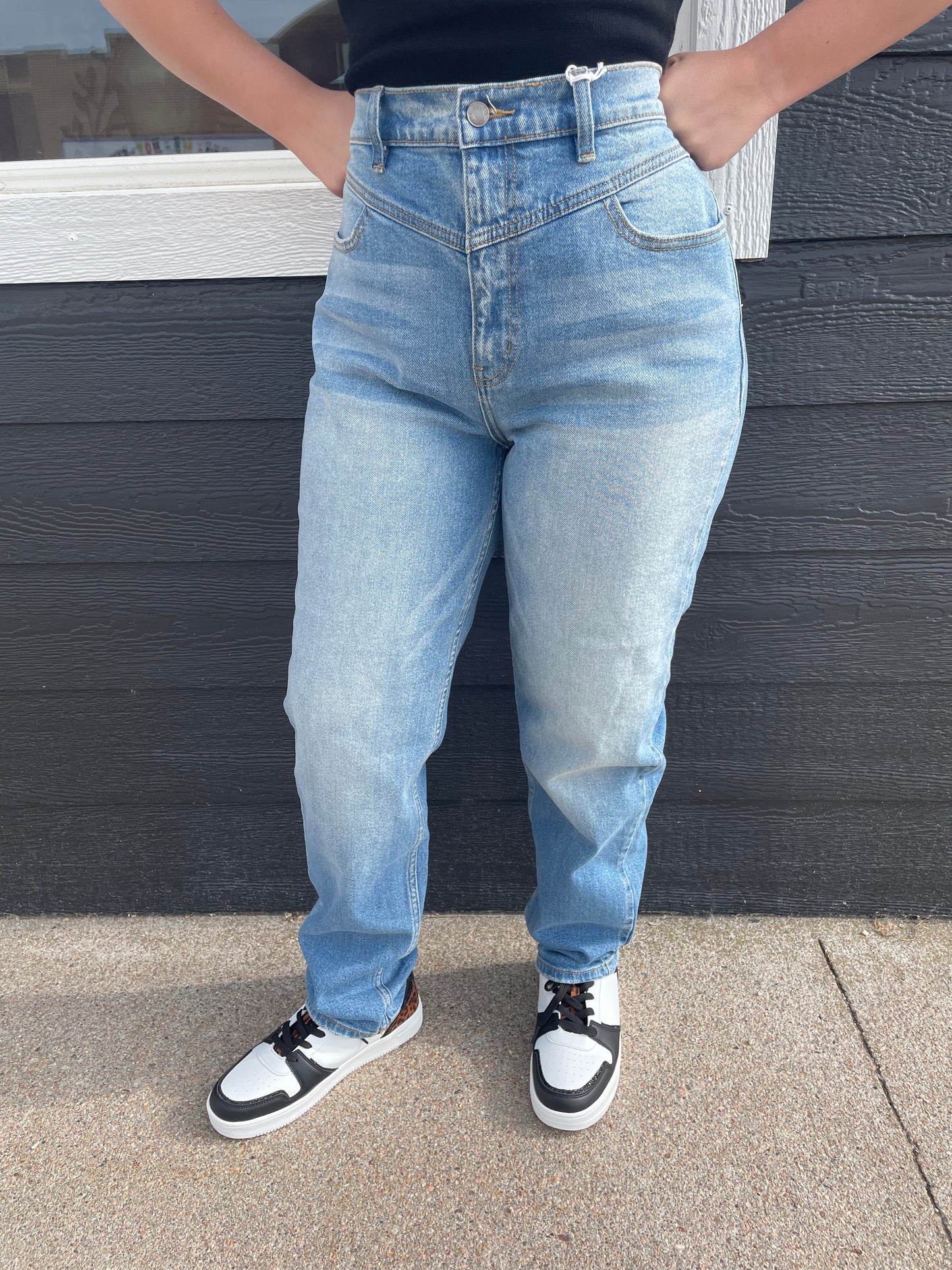 WOMENS HIGH RISE MOM JEAN