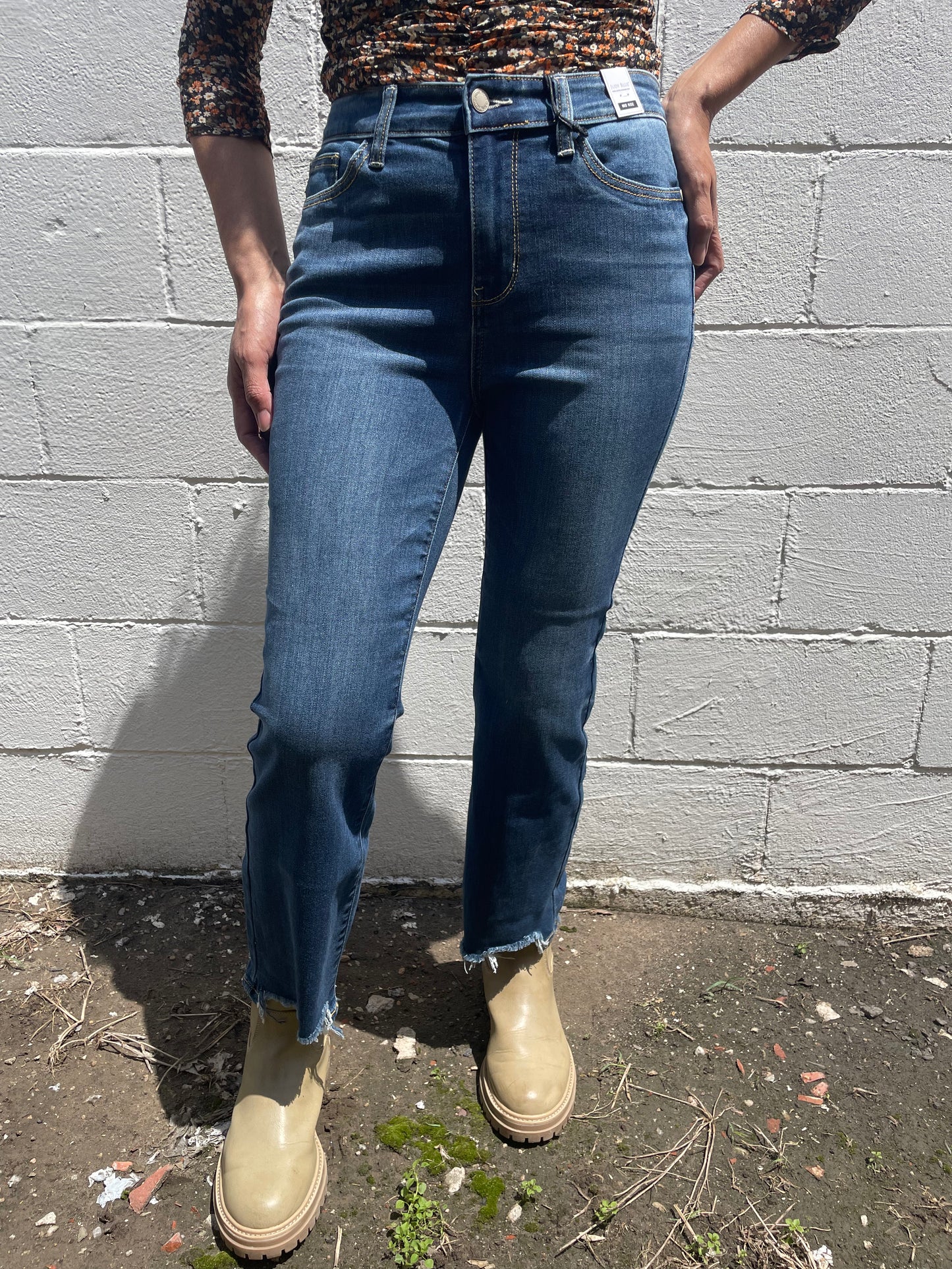 WOMENS DISTRESSED MID RISE CROPPED BOOT JEANS