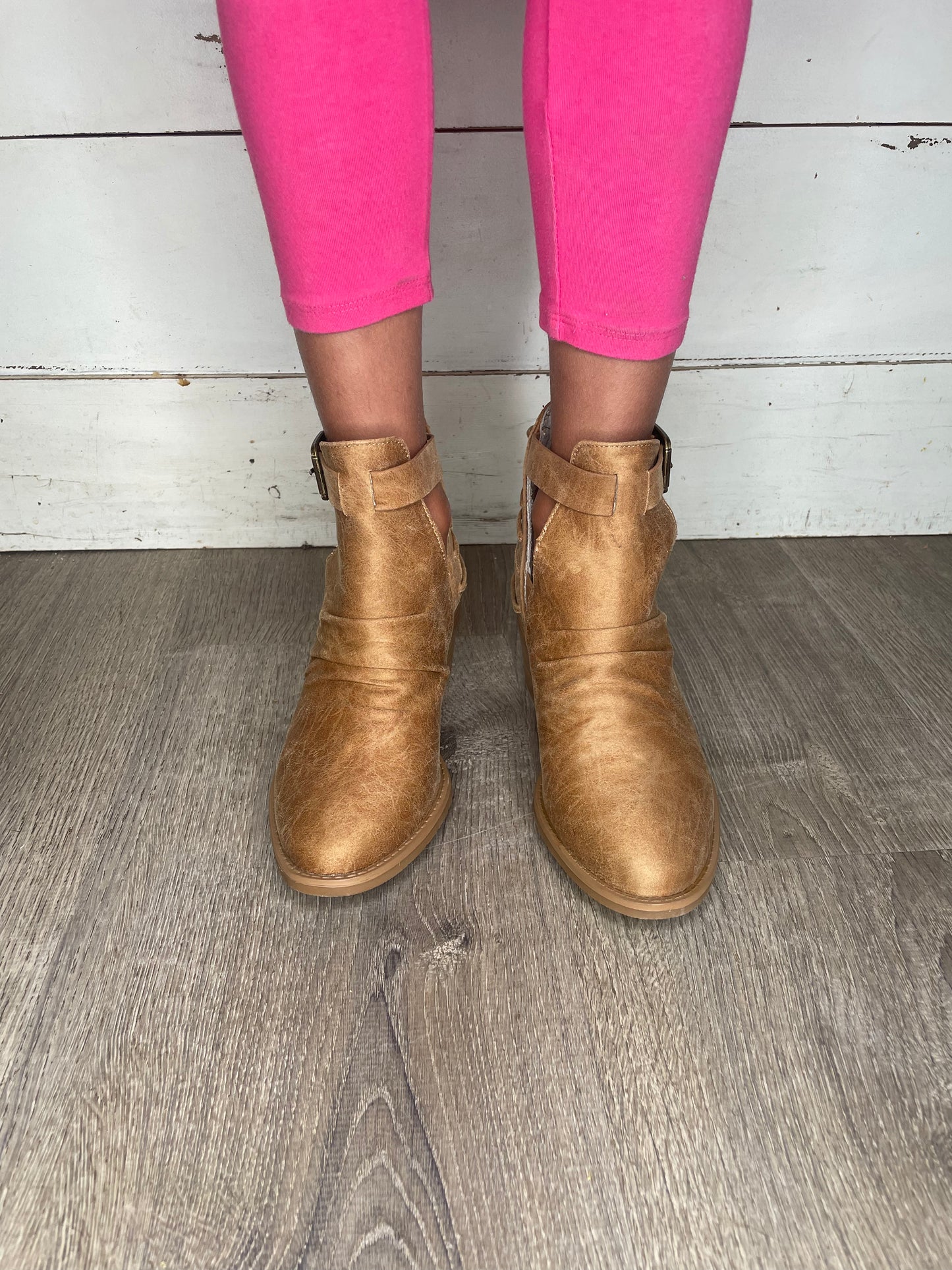 WOMENS TAN ANKLE BOOT