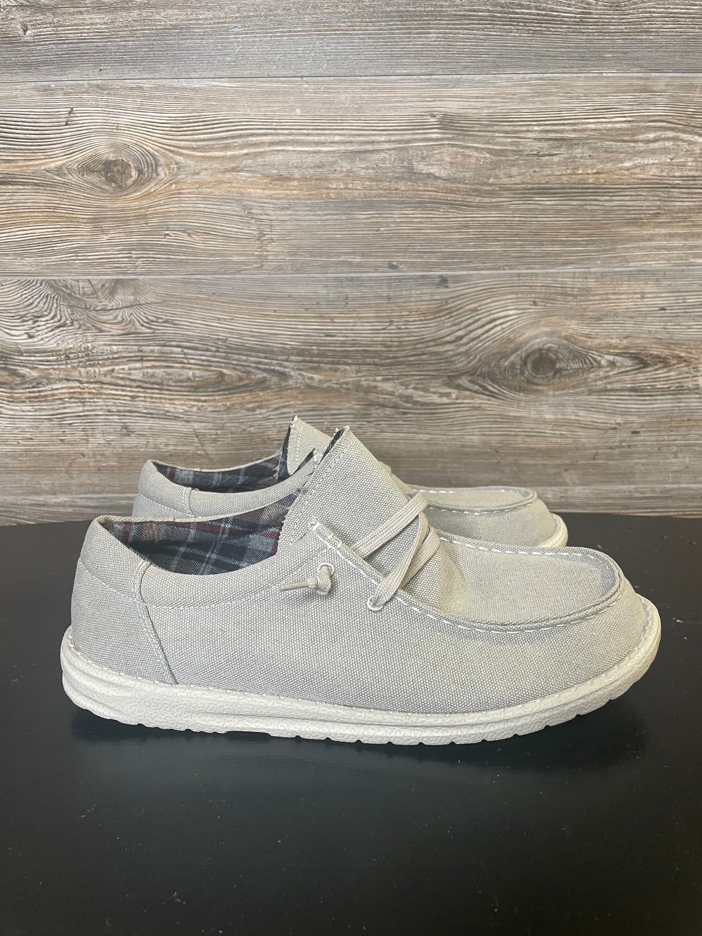 MEN’S LACED GREY LOAFER SHOE