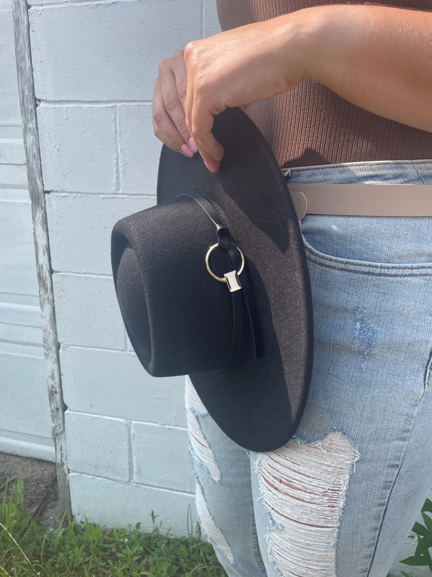 UNISEX WIDE BRIMMED BLACK FEDORA HAT WITH GOLD BUCKLE