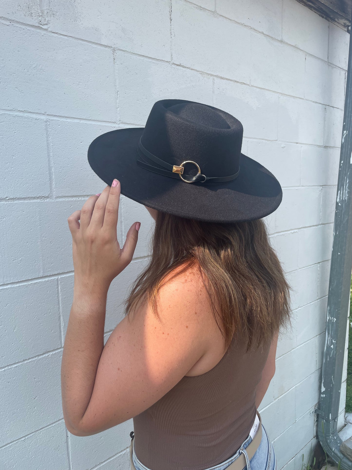 UNISEX WIDE BRIMMED BLACK FEDORA HAT WITH GOLD BUCKLE