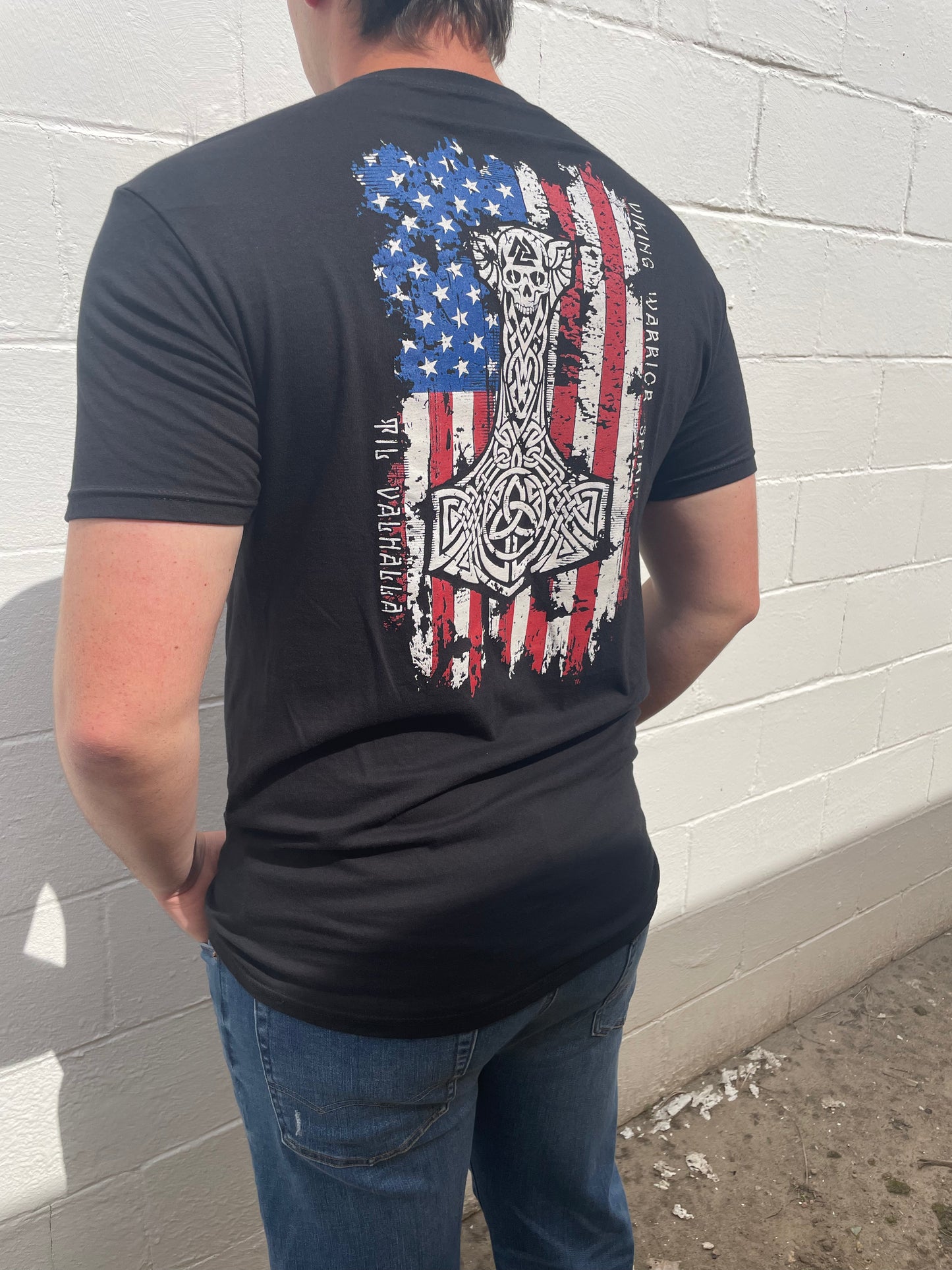 MEN'S BLACK GRAPHIC SHORT SLEEVE T-SHIRT