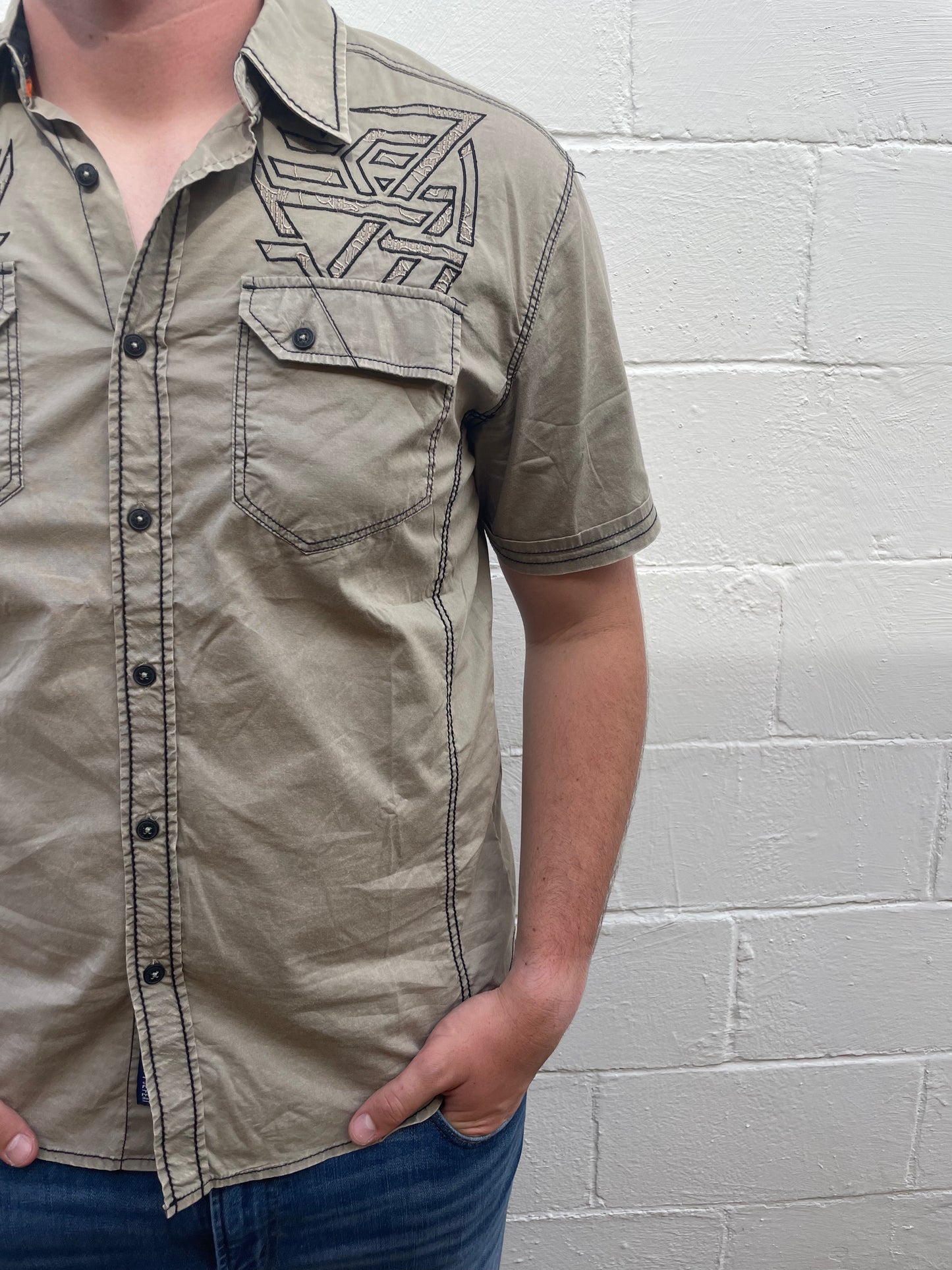 MEN'S KHAKI COLLAR SHORT SLEEVE SHIRT
