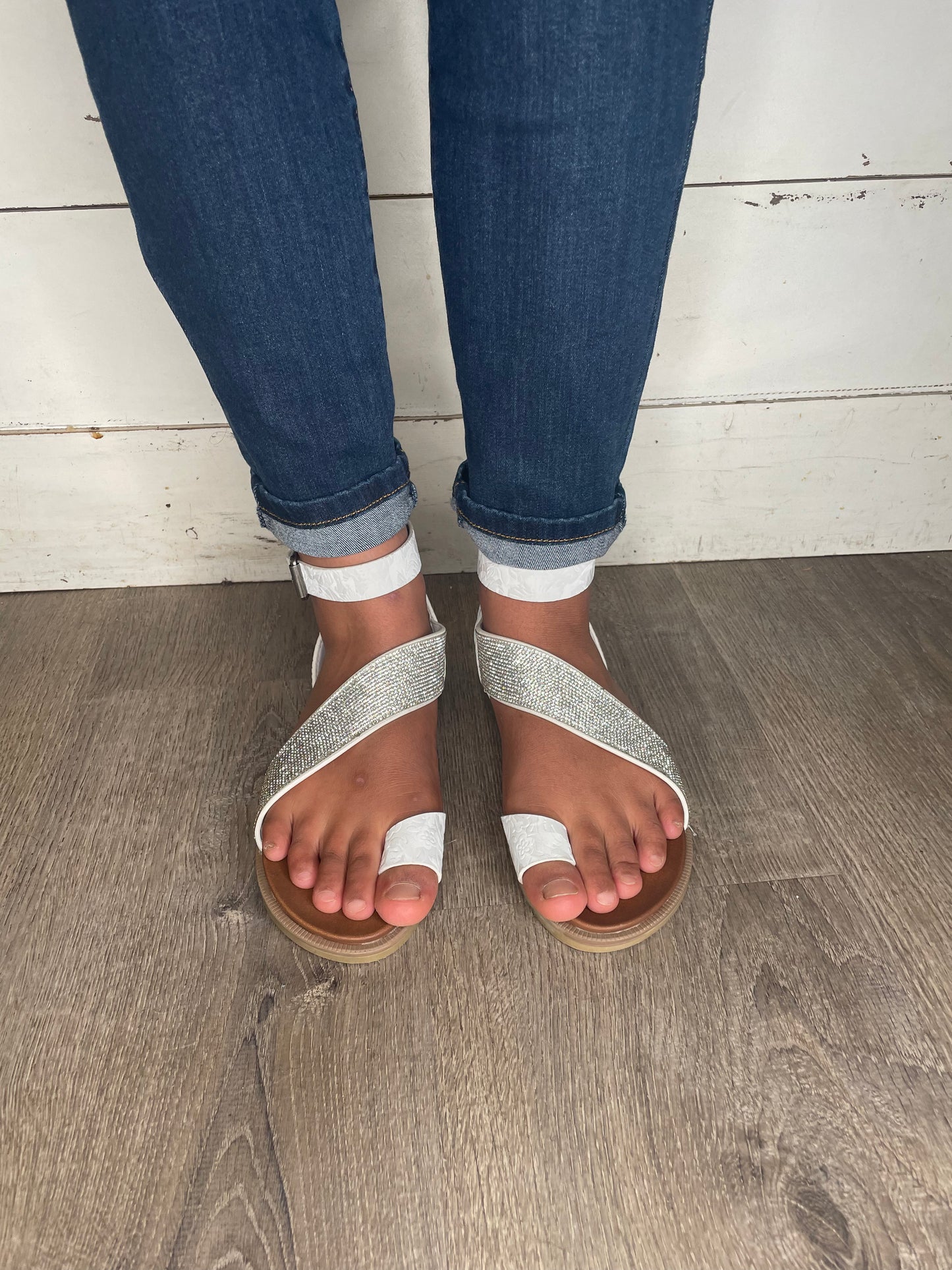 WOMENS WHITE SEQUIN GLITTER TOE SANDAL