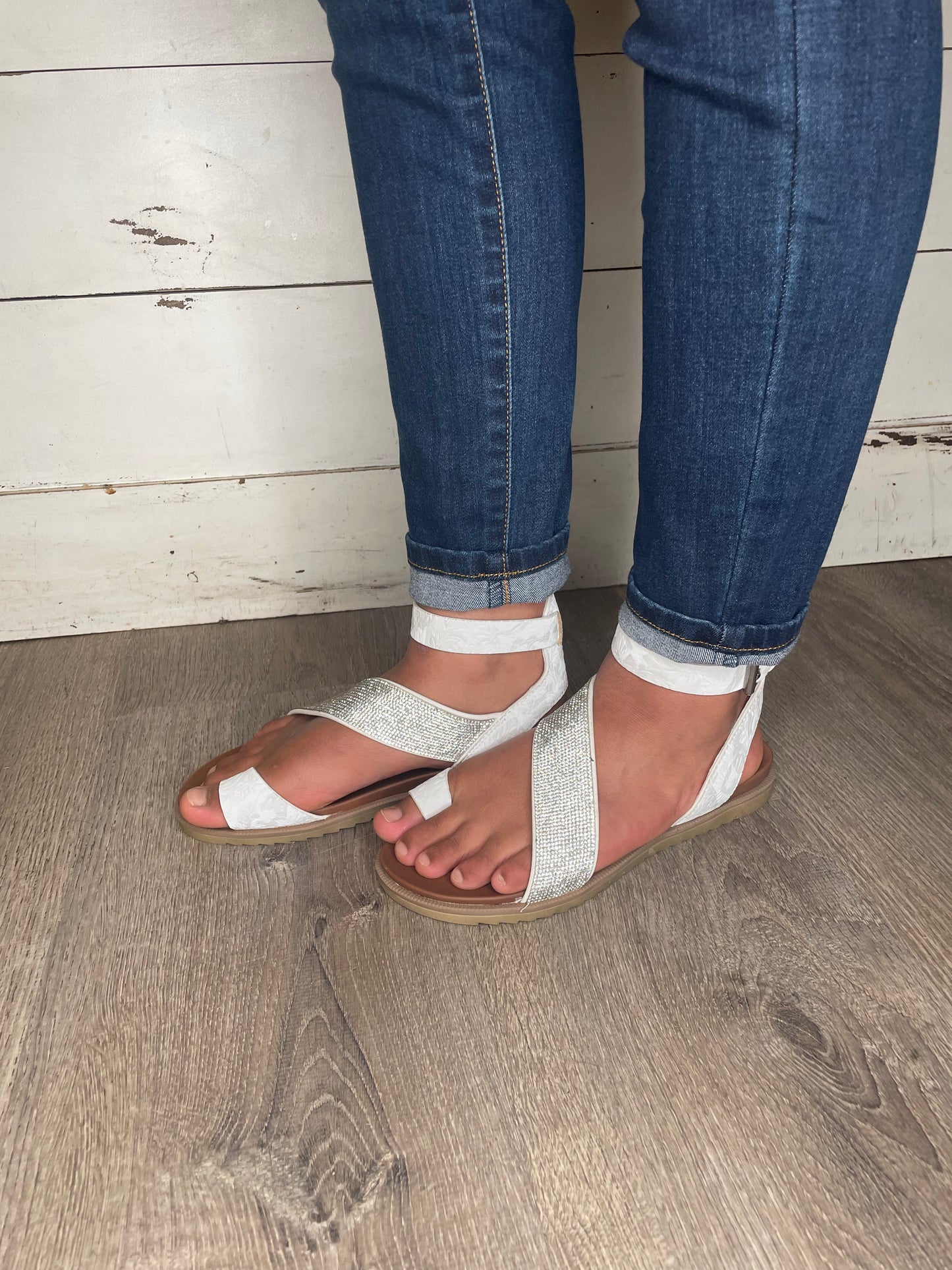 WOMENS WHITE SEQUIN GLITTER TOE SANDAL