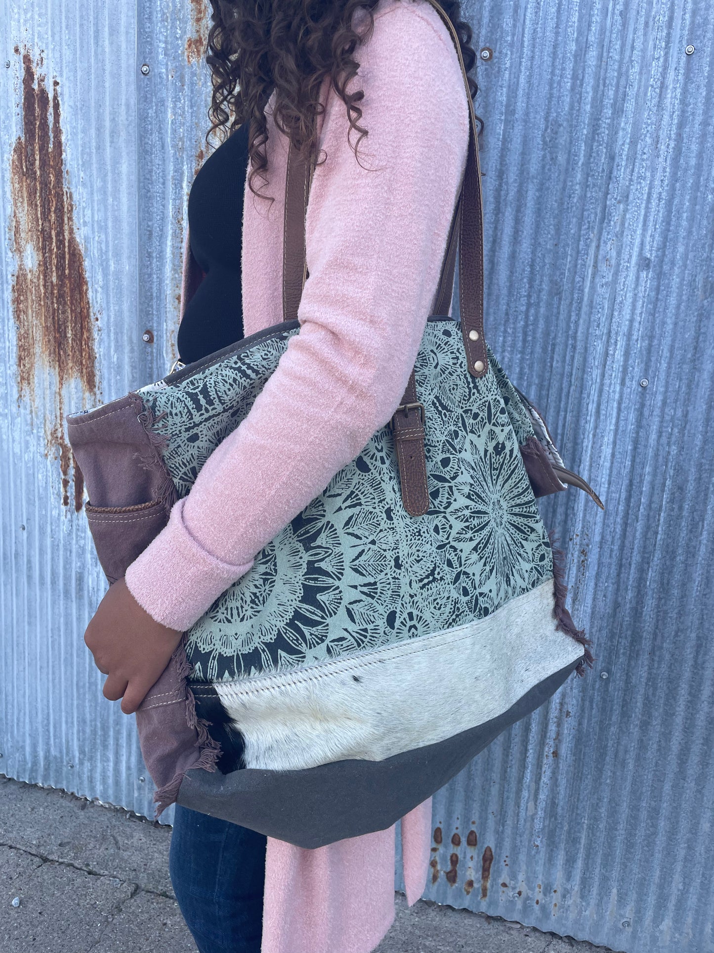 GREEN FLORAL PRINT WEEKENDER BAG