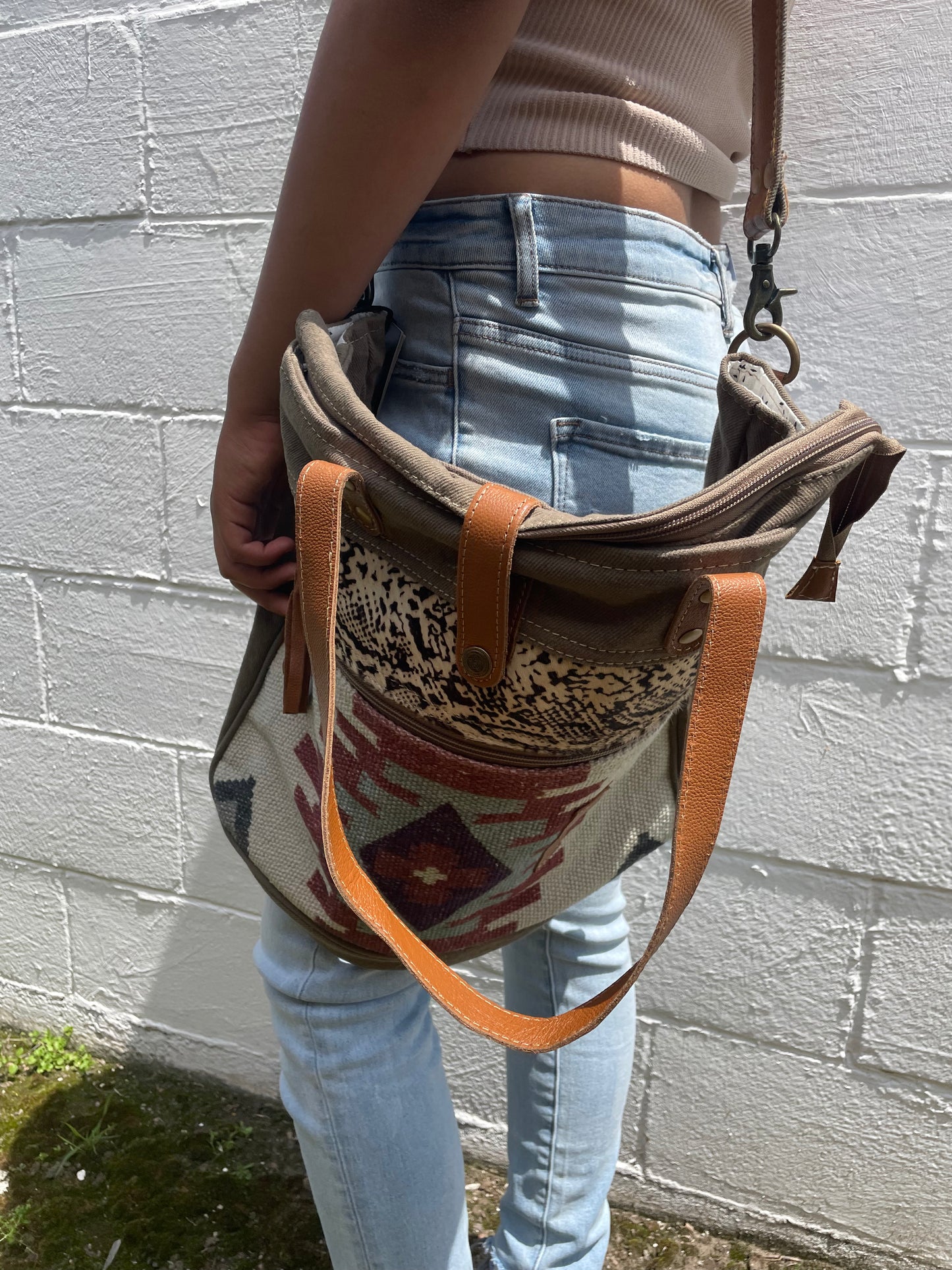 AMBER COOL MESSENGER BAG