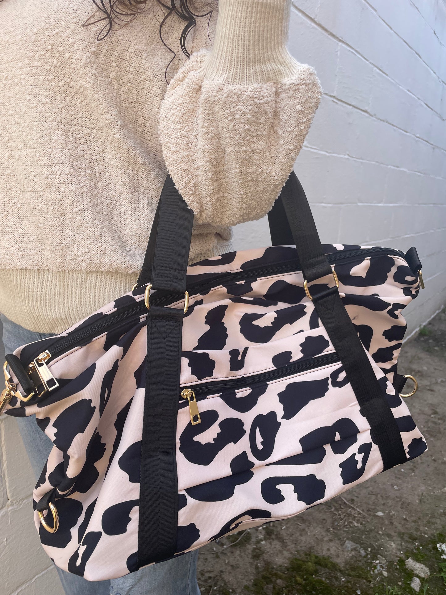 BLACK AND CREAM LEOPARD PRINT DUFFLE BAG