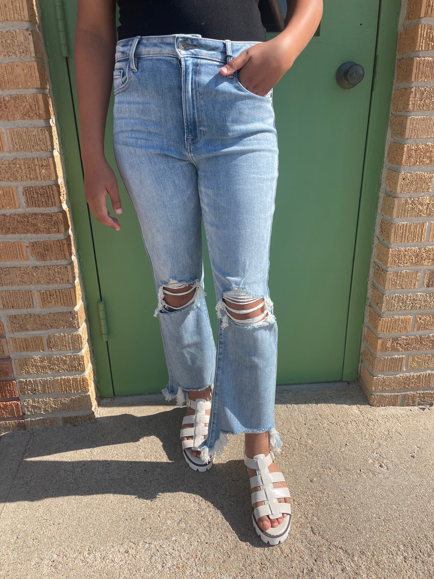 WOMENS DISTRESSED CROP FLARE JEANS