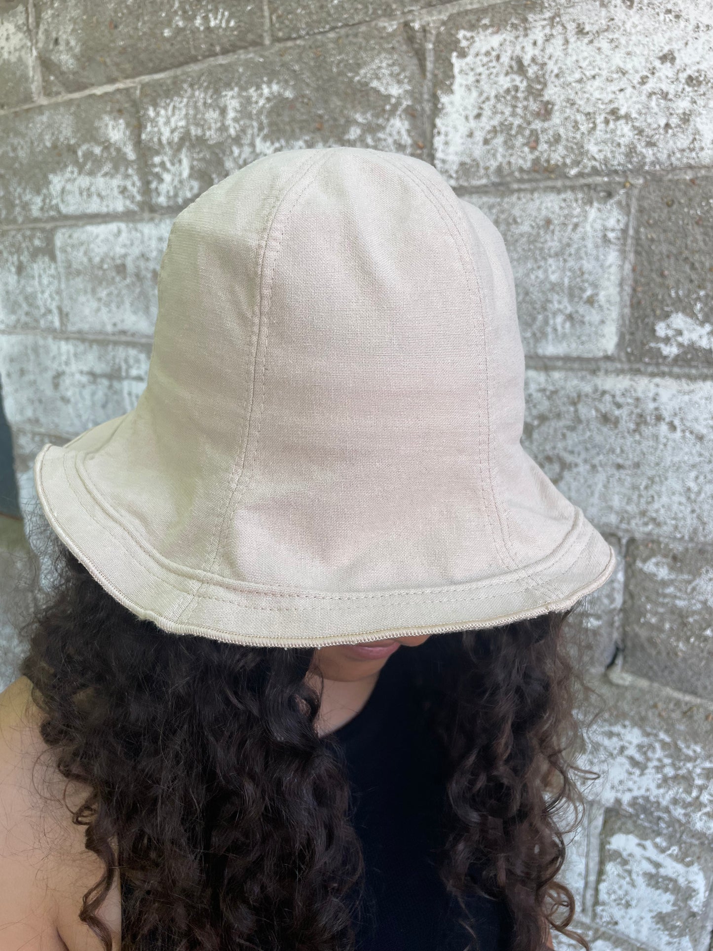 WOMENS NARROW BRIM BUCKET HAT
