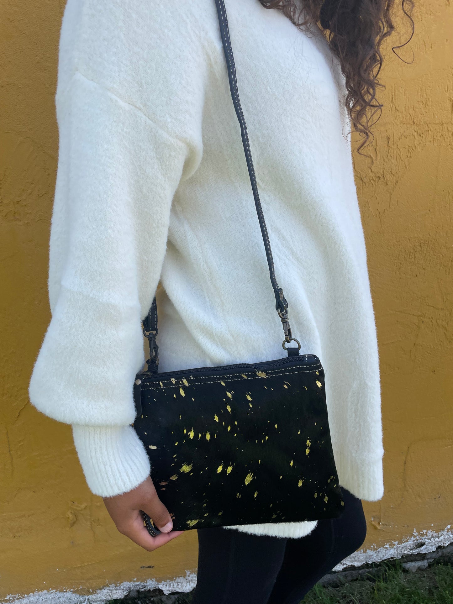 GOLDEN GLIMMER CROSSBODY BAG