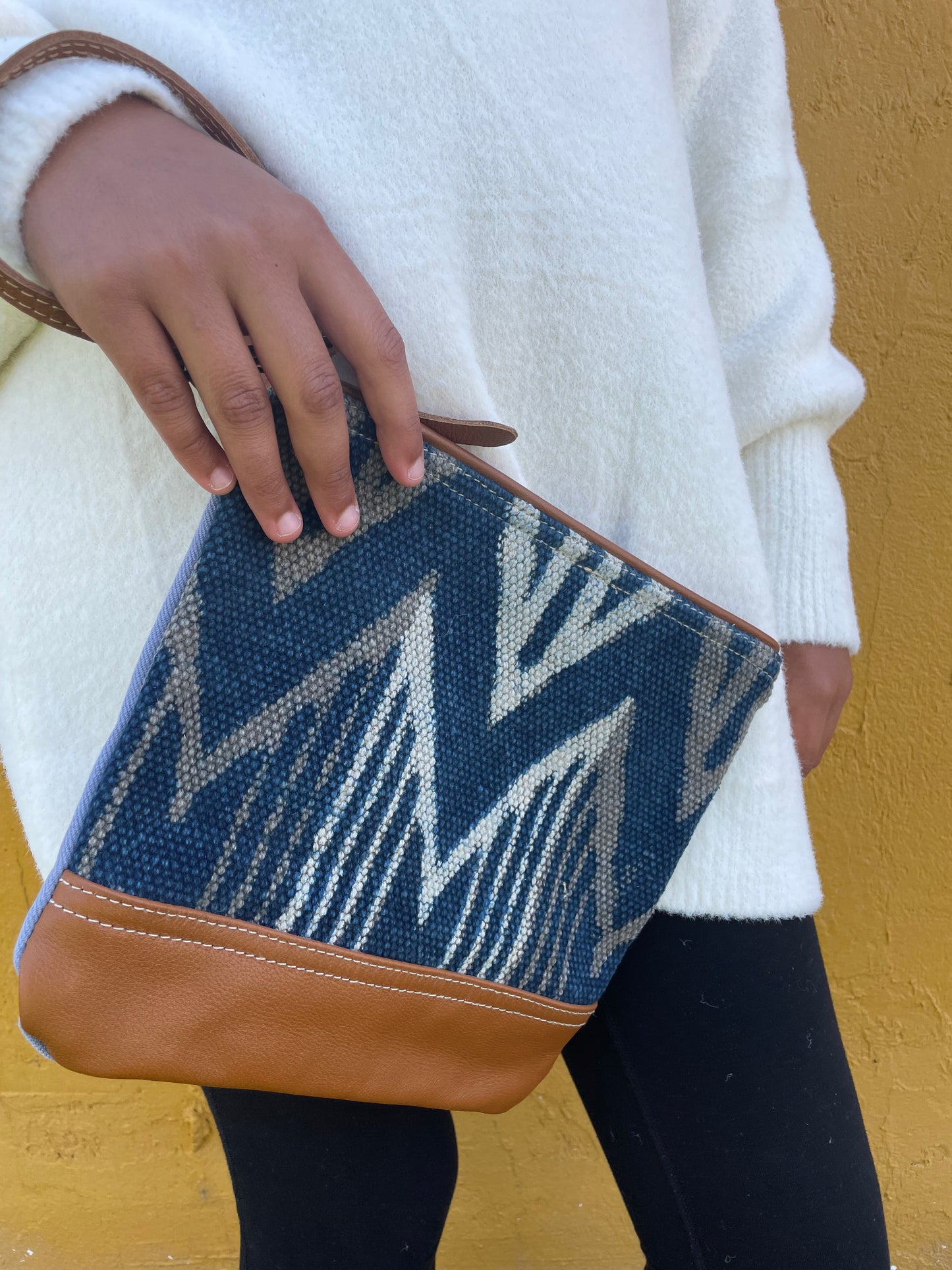 WOMENS ELEGANT TRAVEL POUCH