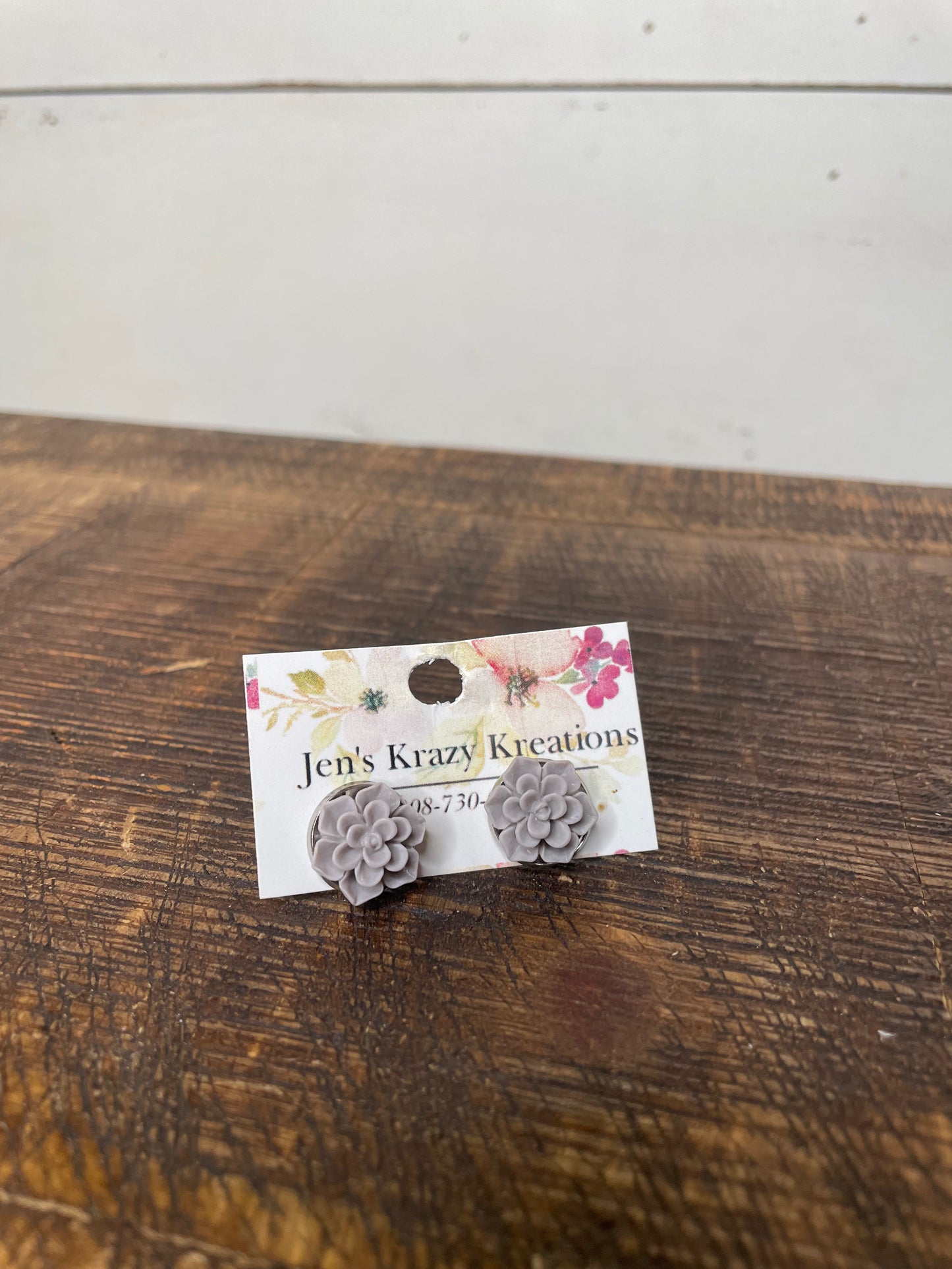 LIGHT GRAY 3-D FLOWER EARRINGS