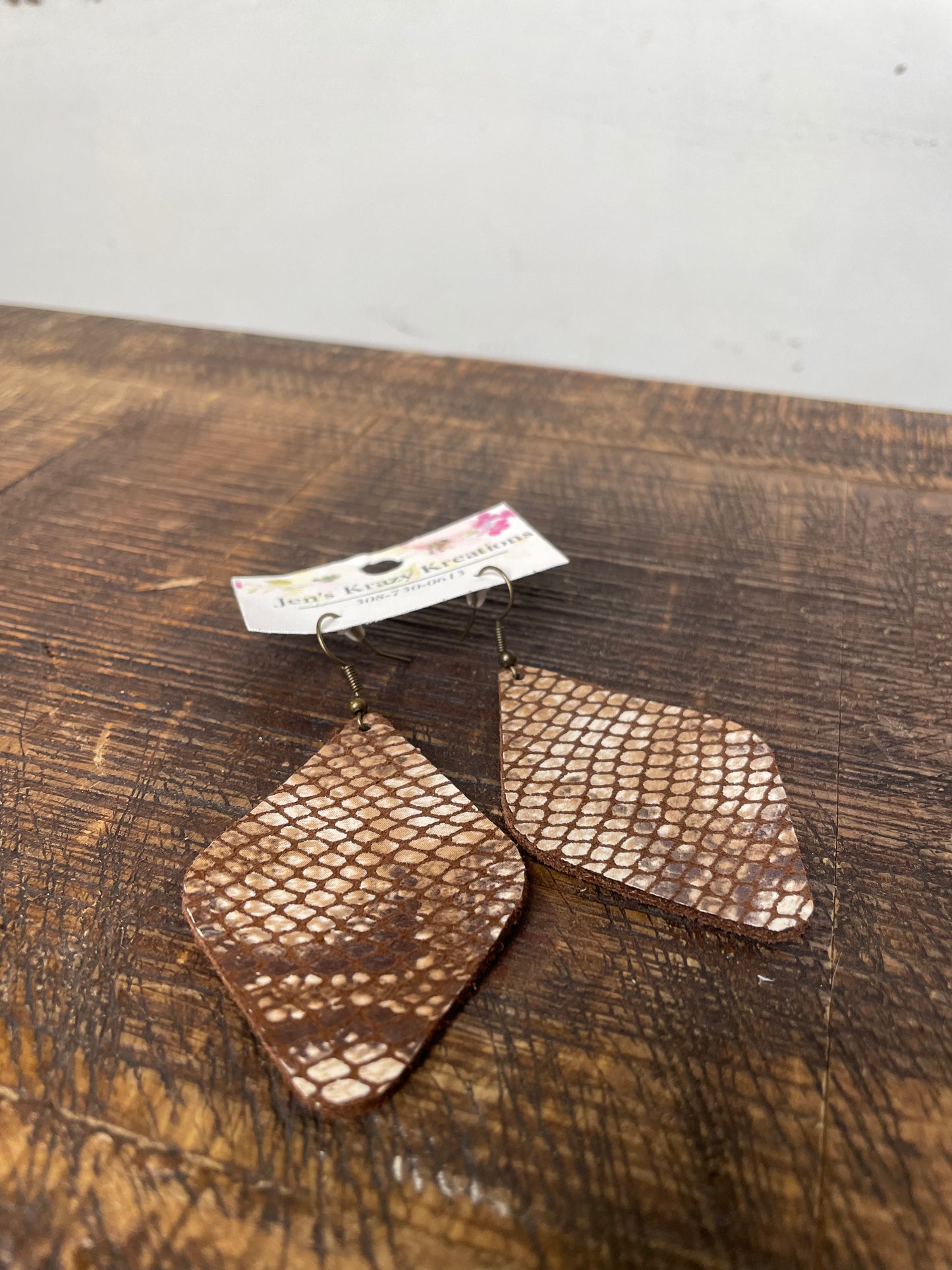 BROWN FISHNET GEOMETRIC FAUX LEATHER EARRINGS