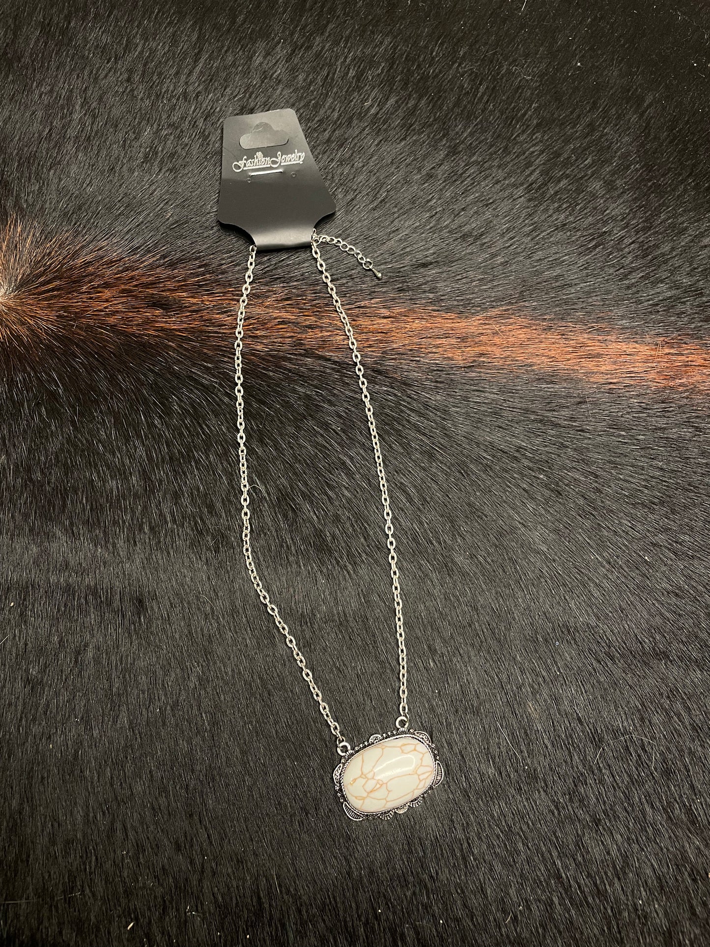 WESTERN OVAL STONE PENDANT