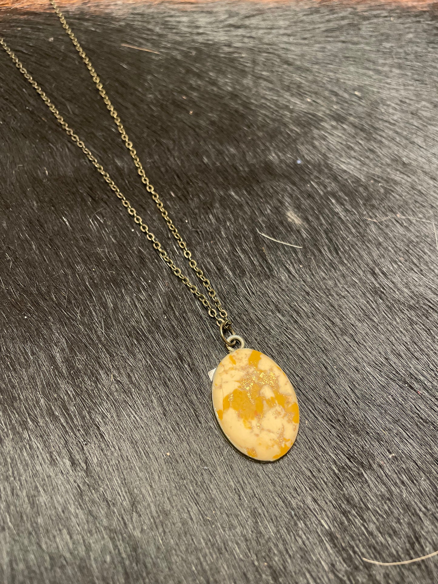 BRUSHED BRONZE CHAIN WITH MARBLED MEDALLION NECKLACE