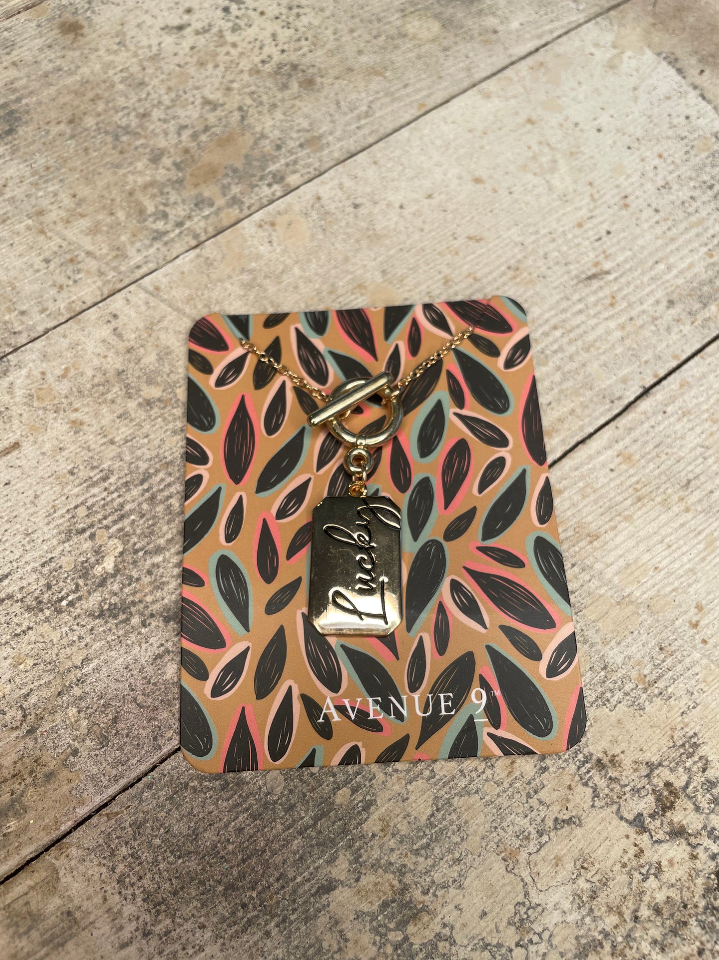 LUCKY SENTIMENT PENDANT NECKLACE