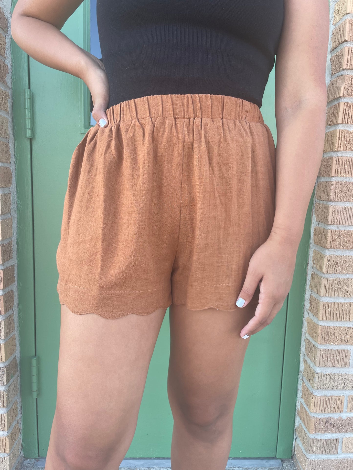 WOMENS TERRE COTTA SCALLOP EDGED SHORTS