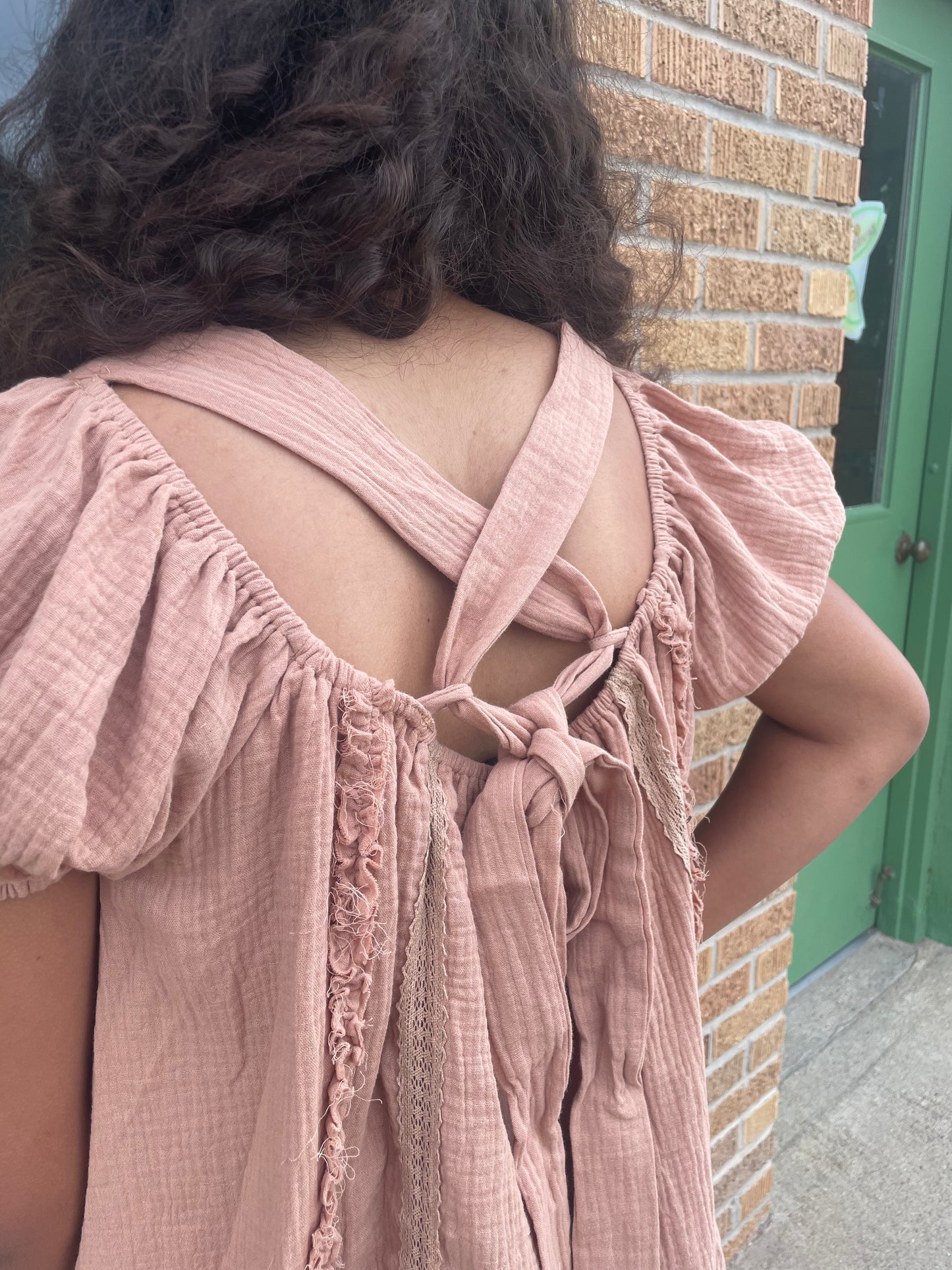 WOMENS SHORT SLEEVE CARAMEL RUFFLED BLOUSE