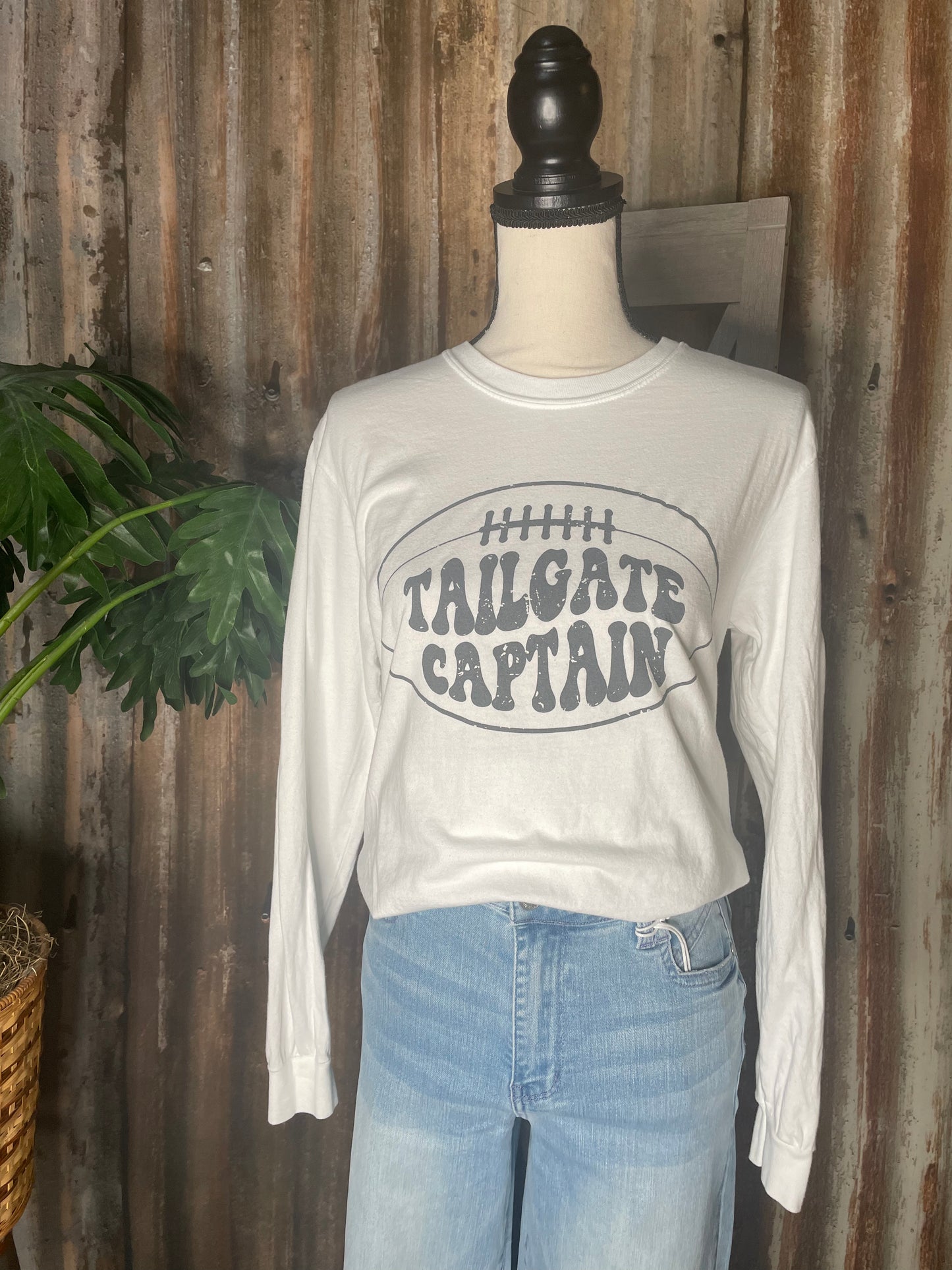 WOMENS LONG SLEEVE GRAPHIC T-SHIRT TAILGATE CAPTAIN