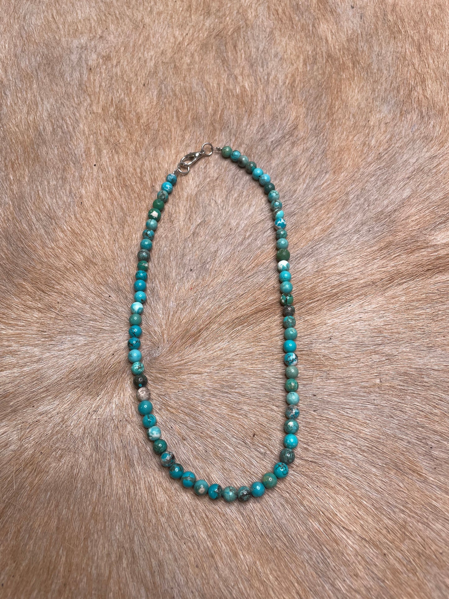 MARBLED TURQUOISE BEADED NECKLACE