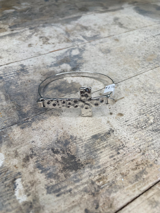 SILVER CROSS HAMMERED METAL BRACELET