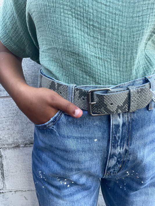 WOMENS GRAY LEATHER SNAKE PRINT BELT